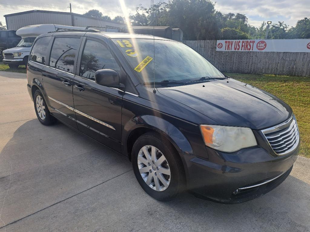 2013 Chrysler Town & Country Touring photo 3