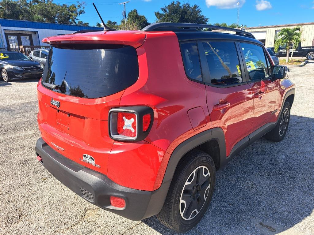 2015 Jeep Renegade Trailhawk photo 3